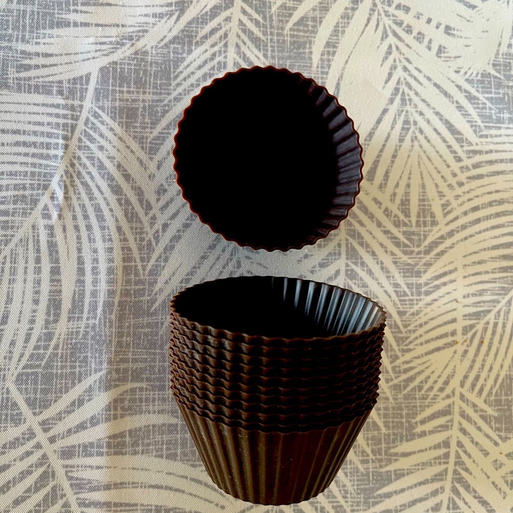 Silicone cupcake holders